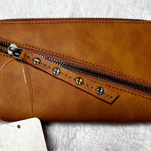 NWT Free People Distressed Vegan Zip Around Wallet in Brown - Picture 3 of 10